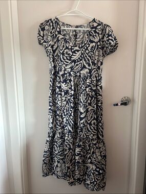 Excellent condition Reitmans Navy and Cream Floral Maxi Dress